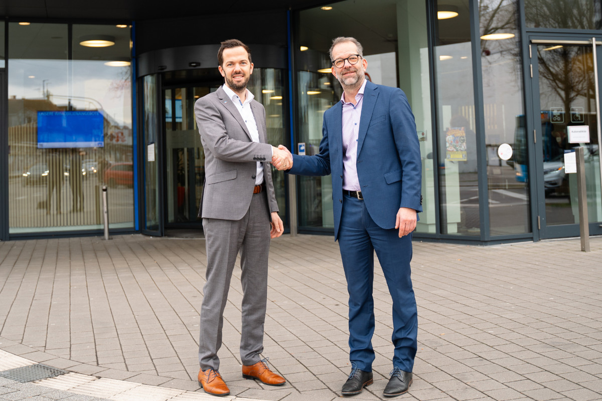 Thomas Krätschmer gratulierte Mario Schmid Thomas Krätschmer gratulierte Mario Schmid